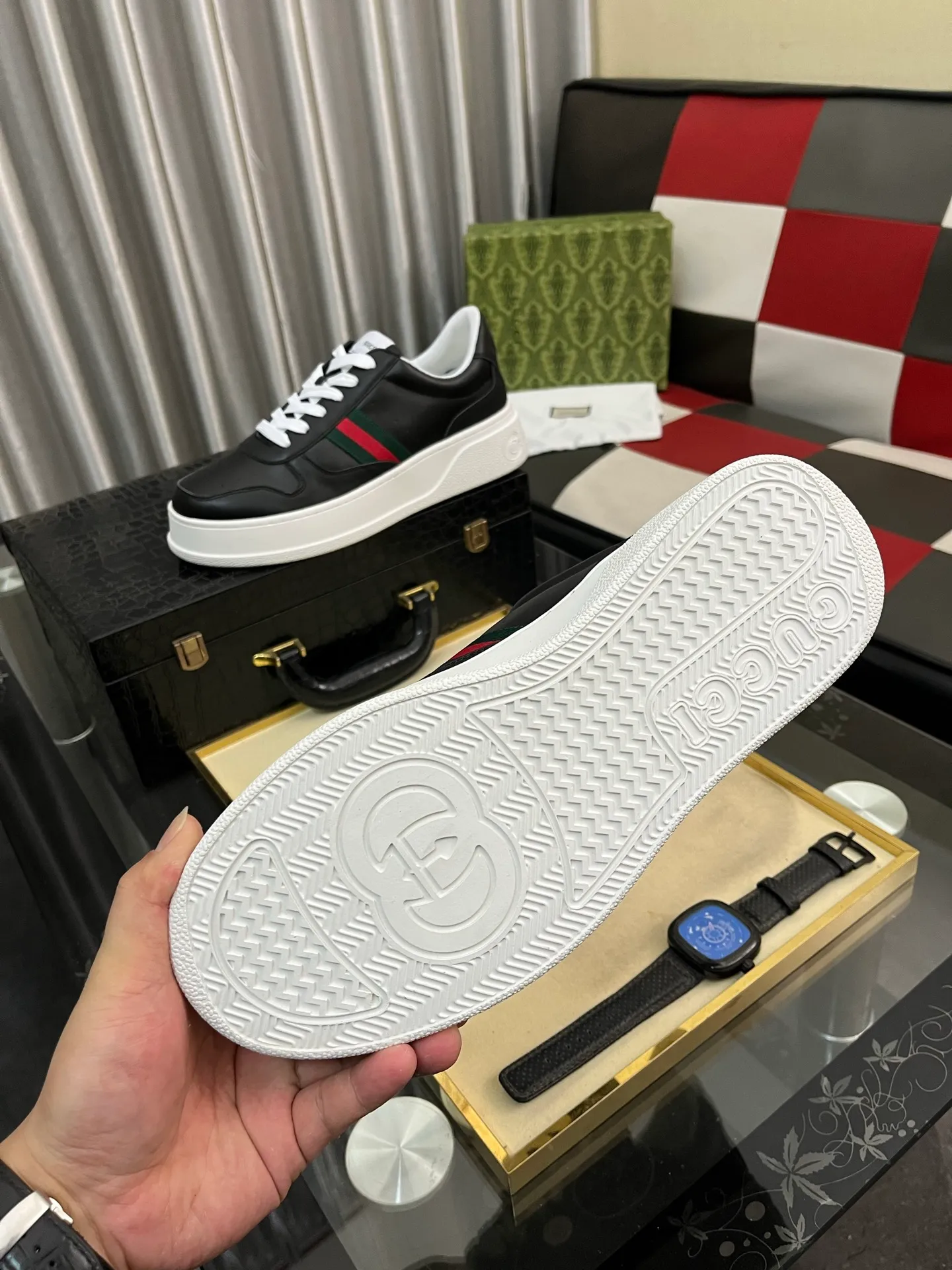 Men's Men's Shoes💰: 380⌚️⌚️[GUCCI] Gucci men's latest white shoe series casual shoes! The official website is built 1:1. Upper: Made of imported cowhide, with electric embroidery ➕Inner lining: Made of high-quality first-layer pigskin, soft and comfortable. Picky material selection and exquisite workmanship give you the best enjoyment. Size: 38-444️⃣Colors available